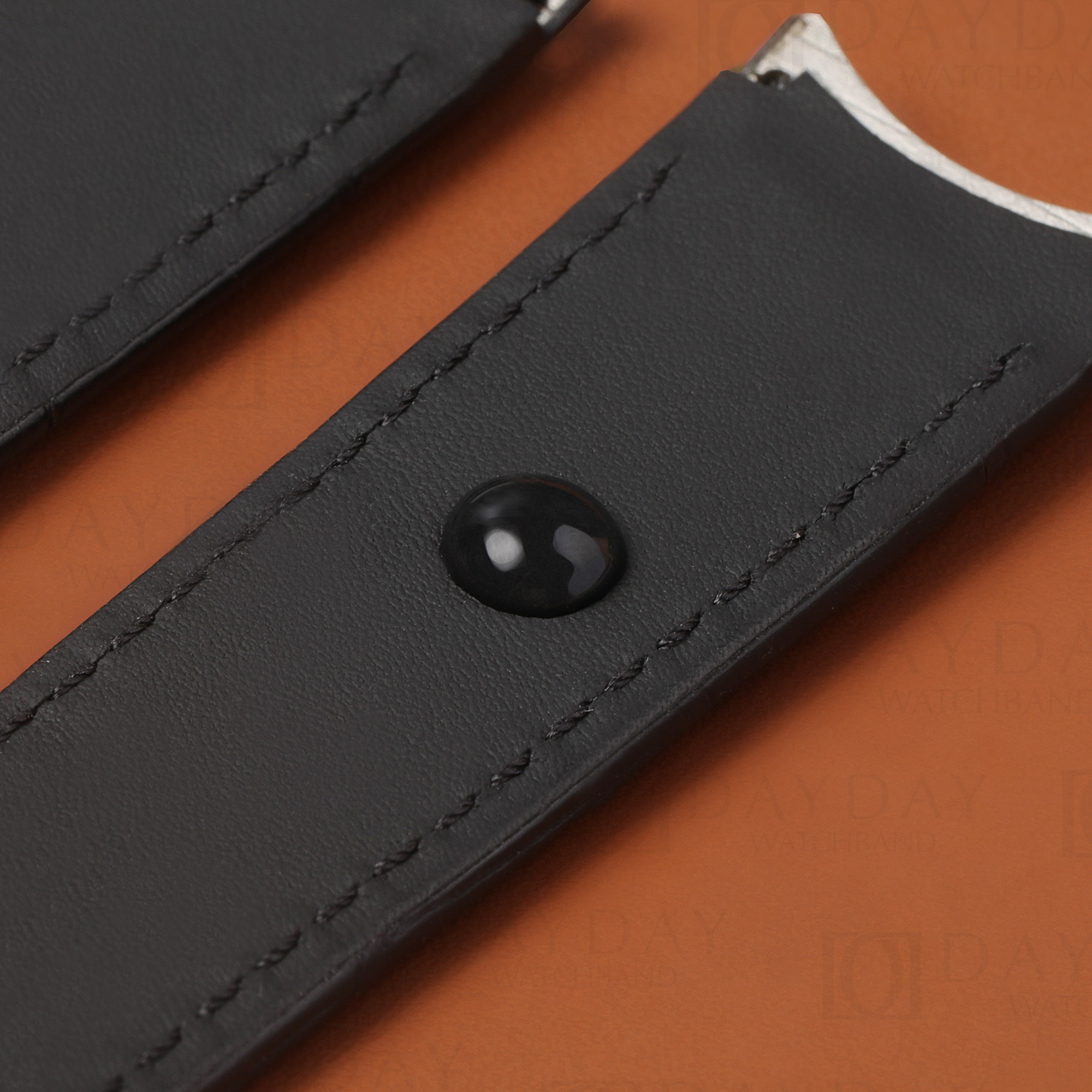 Bespoke Alligator Leather Band for Rolex Daytona (Multiple Colors) 5 Italian-calfskin-lining-bespoke-watch-straps-for-Rolex-Daytona-Carbon-DiW-comfort.